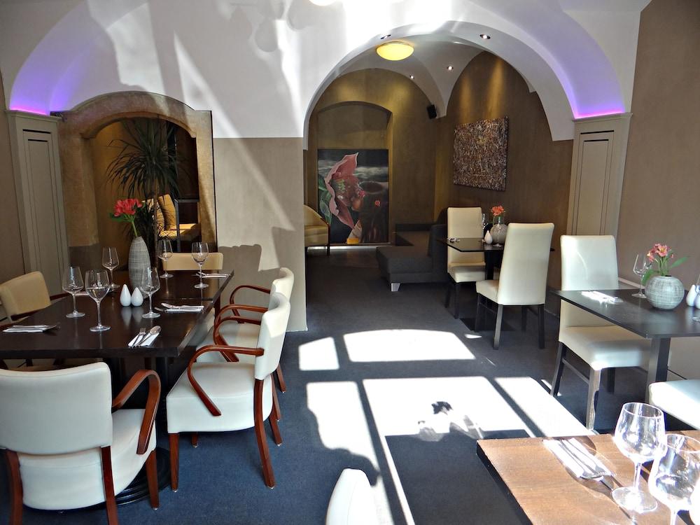 Hotel U Krize Prag Exterior foto