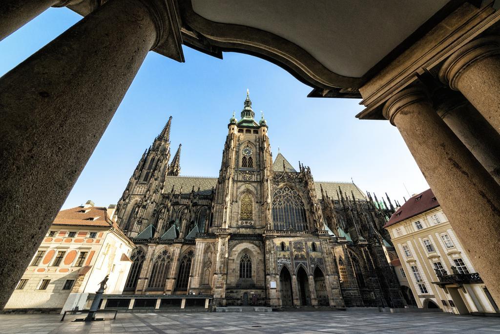 Hotel U Krize Prag Exterior foto