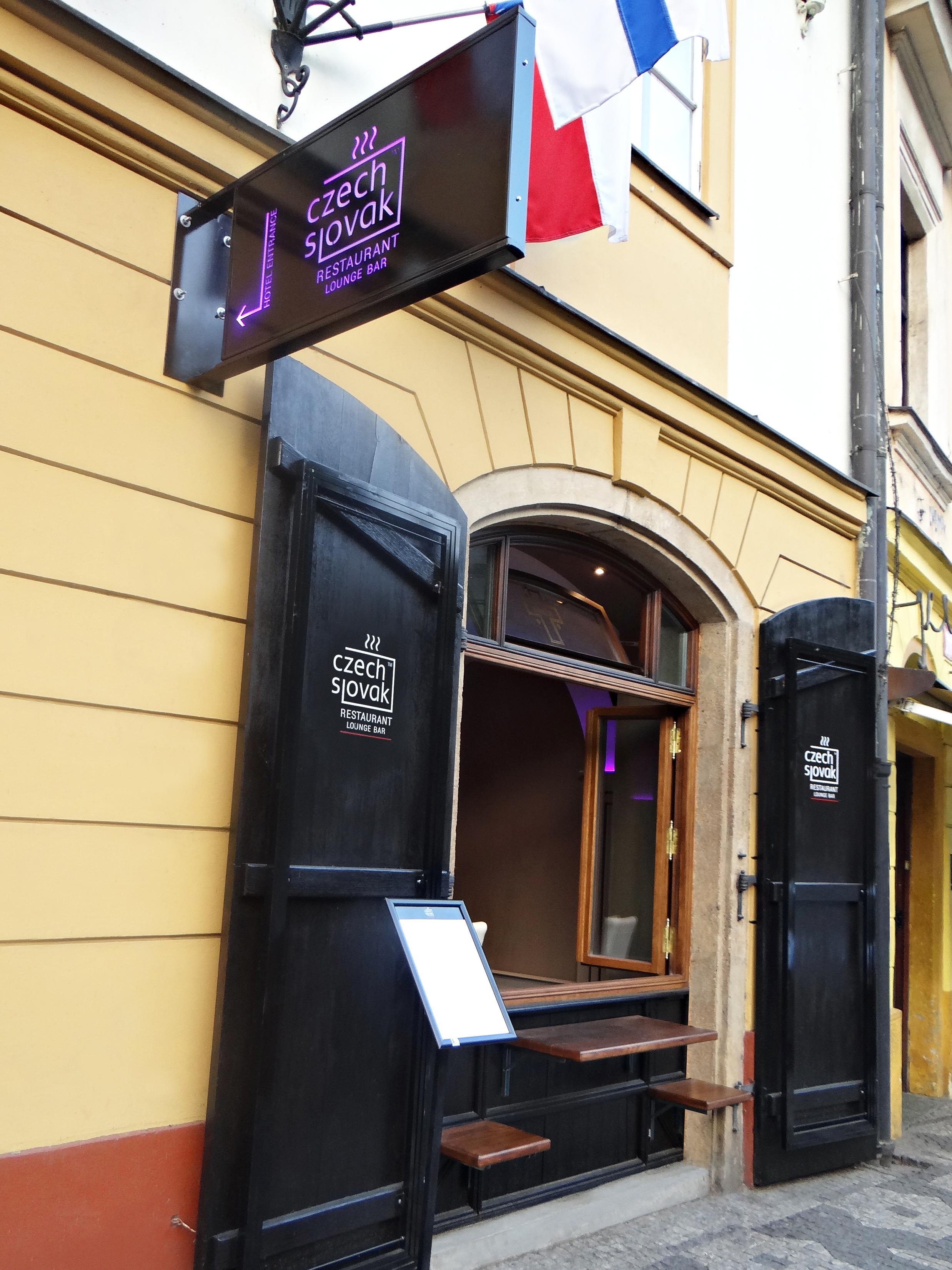 Hotel U Krize Prag Exterior foto
