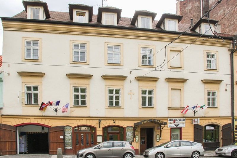 Hotel U Krize Prag Exterior foto