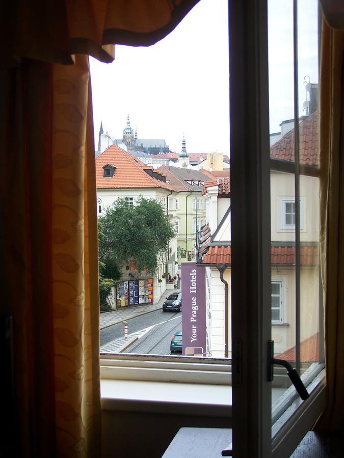 Hotel U Krize Prag Exterior foto