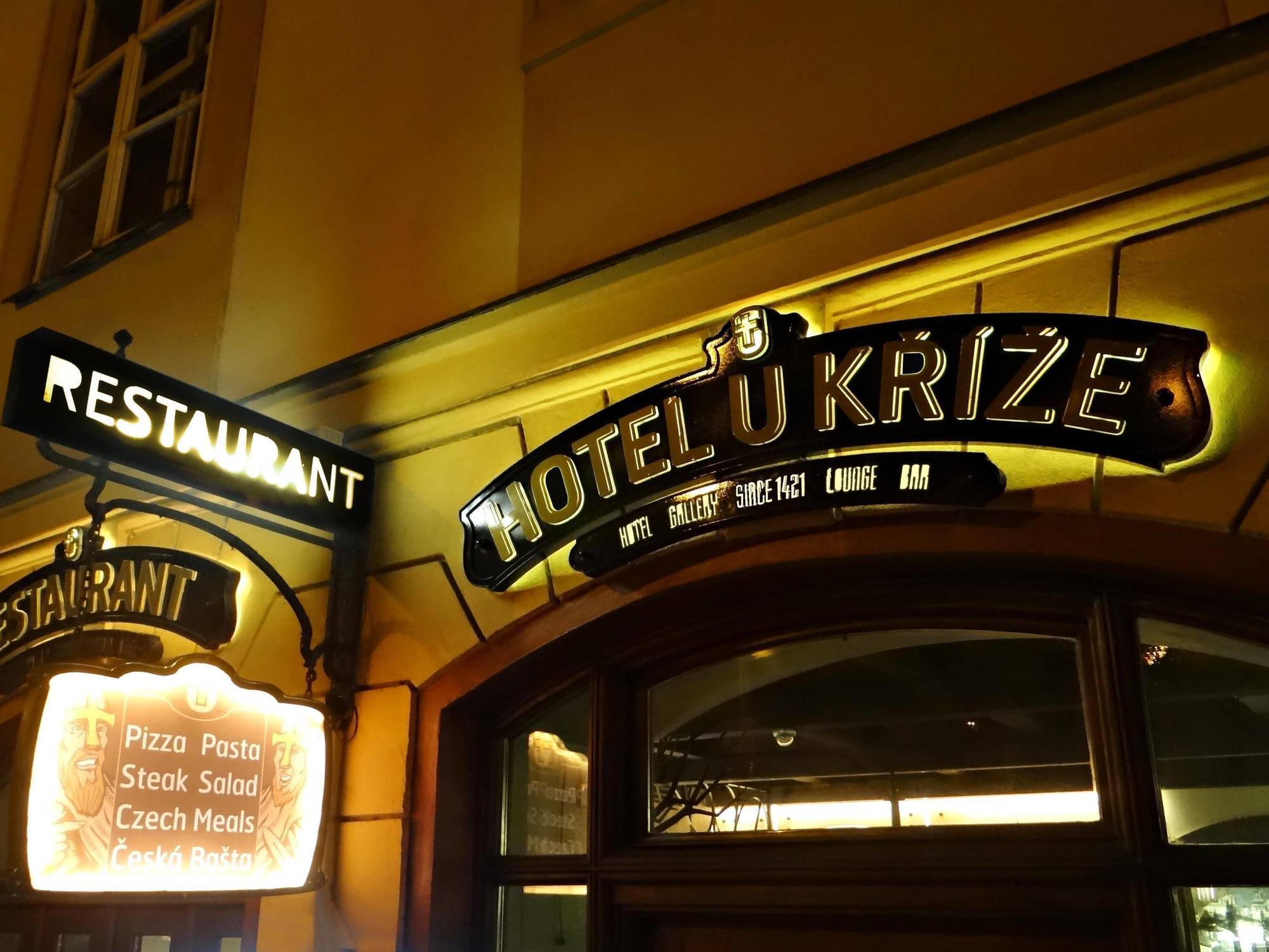 Hotel U Krize Prag Exterior foto