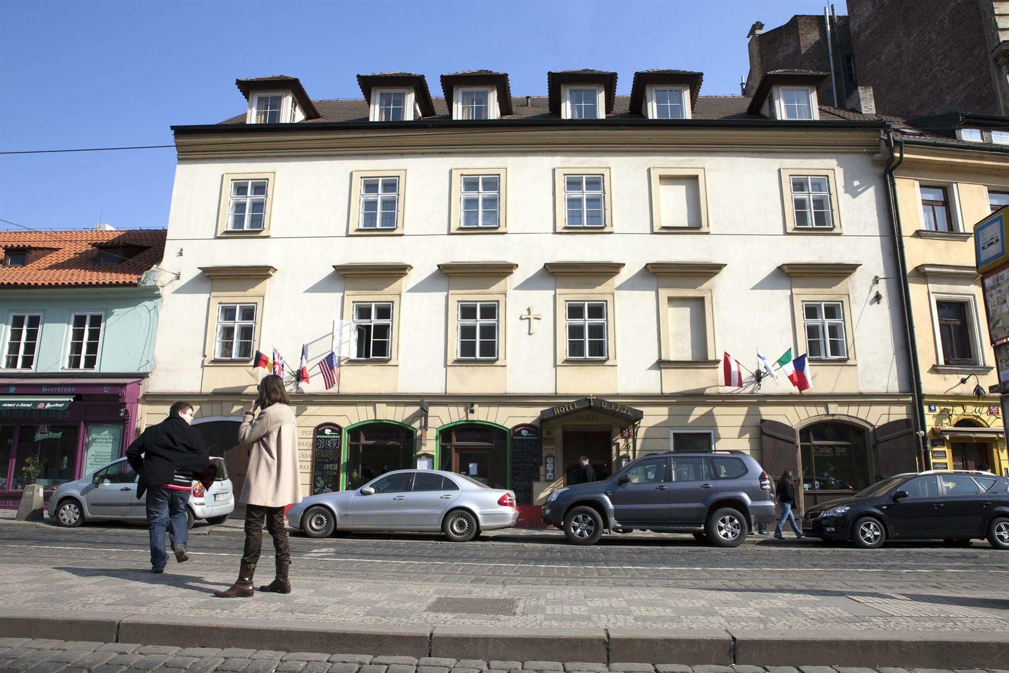 Hotel U Krize Prag Exterior foto