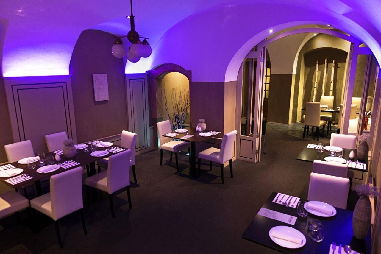 Hotel U Krize Prag Exterior foto